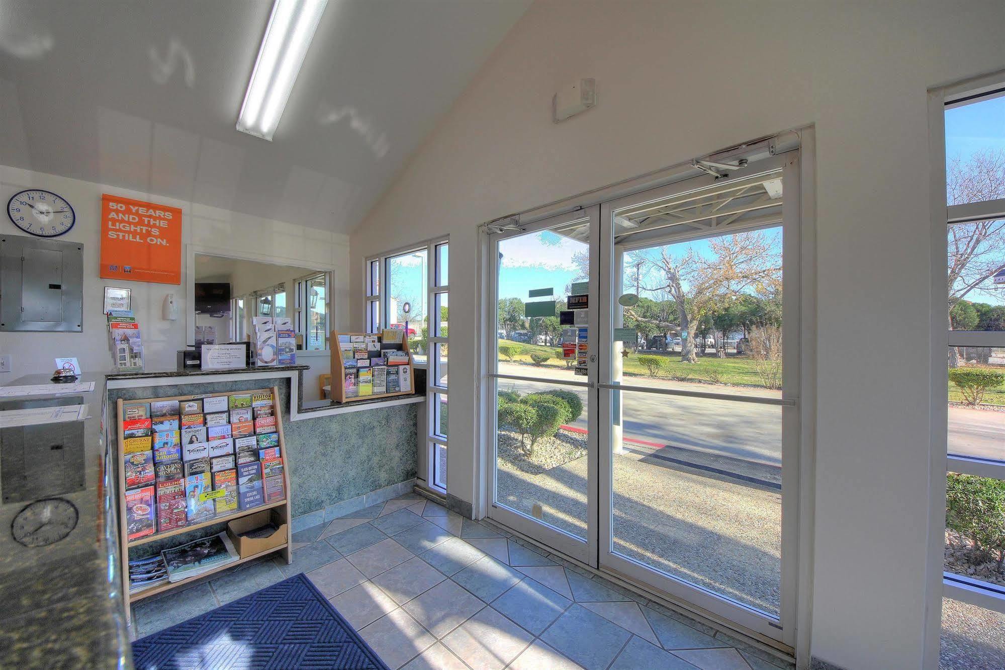 Motel 6-Kerrville, Tx Bagian luar foto